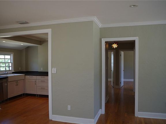 3rd image of 2723 Linwood Pl