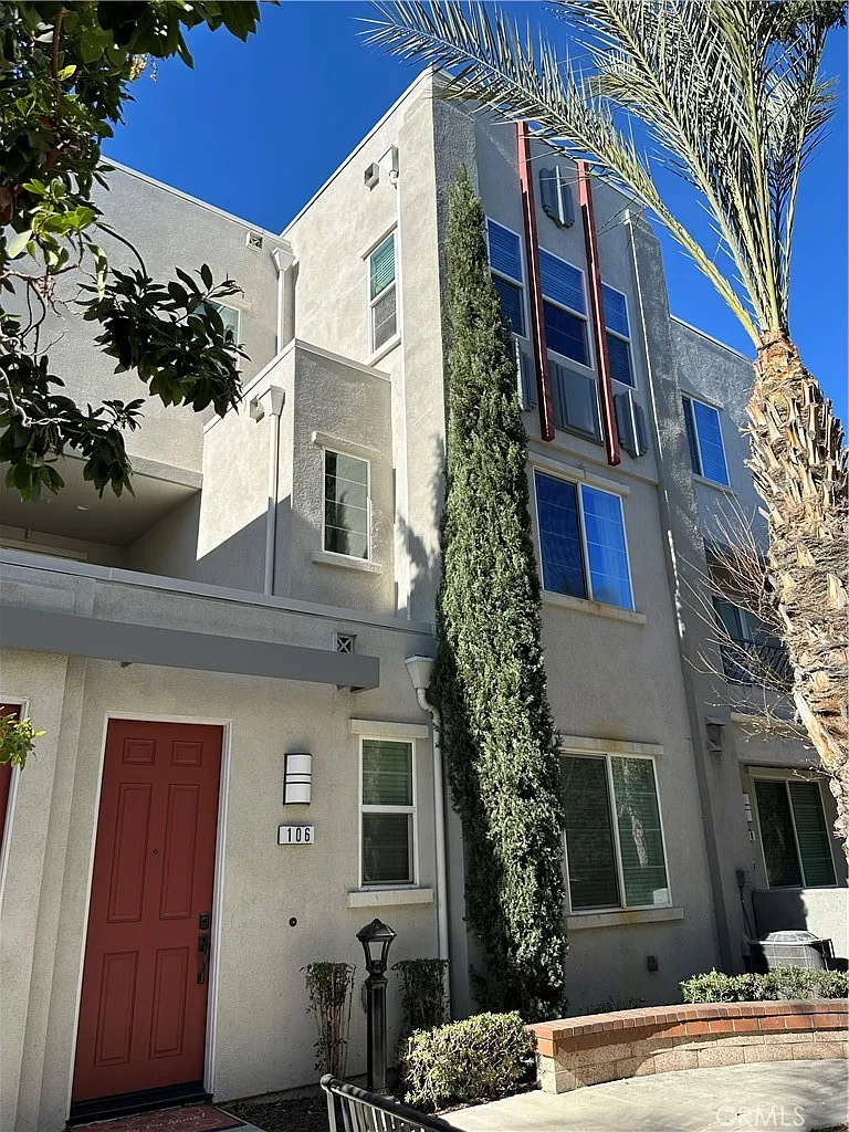 3 bed, 1729 sqft, $3,450 — Photo 1