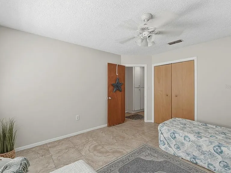 740 E Pearl St #E — Photo 16