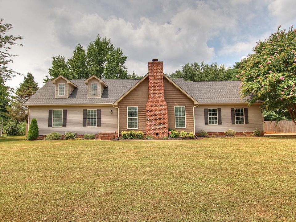 1st image of 467 Deerfield Dr