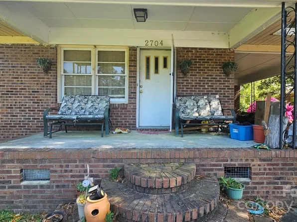 2704 Chambers St, Lumberton, NC 28358