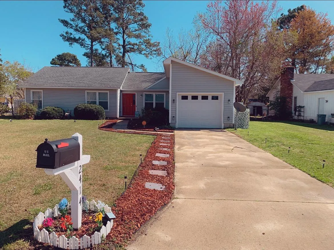 2414 Saddleridge Dr — Photo 2