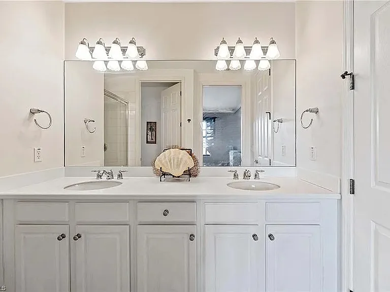 1379 Artesia Dr E #601 — Photo 12