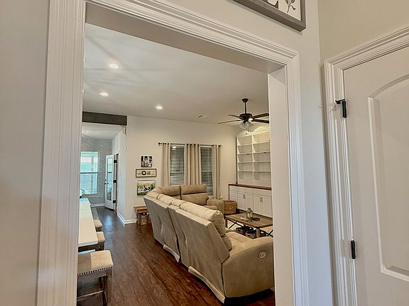 2nd image of 39496 Parkfair Dr