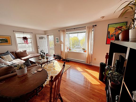 3rd image of 44 Winneconnett Rd #Townhouse