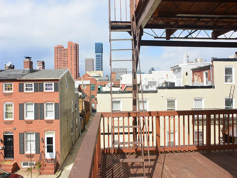 916 Light St #A — Photo 11