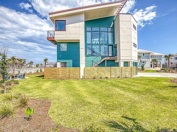 4th image of 301 Avenida