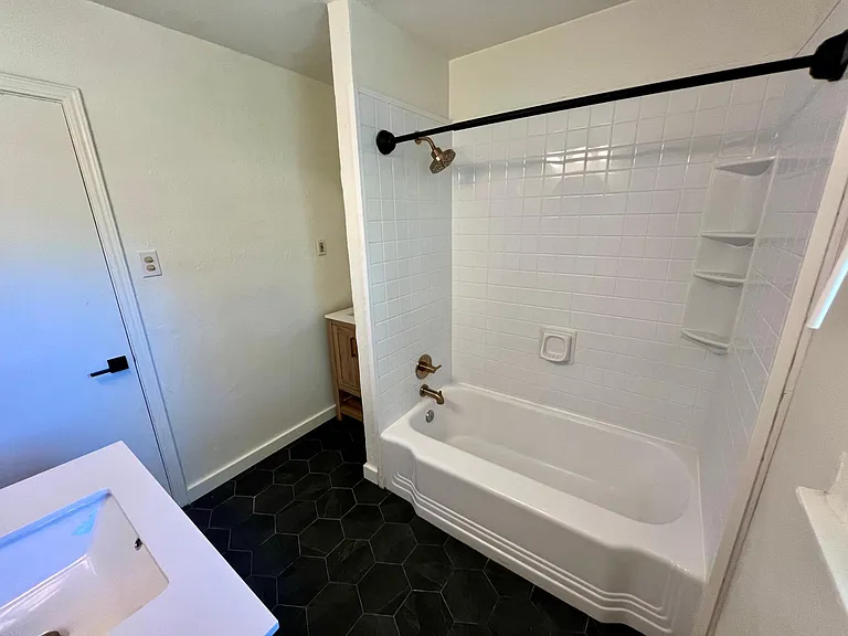 1201 W Brooks St — Photo 12