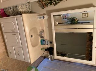 87 Van Dam Ave, Bloomingdale, NJ 07403