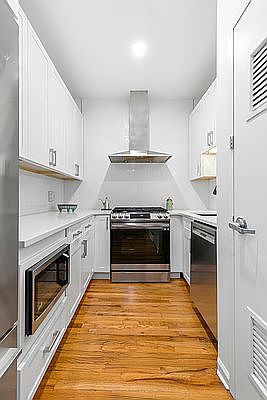5th image of 320 Washington Ave APT 3D
