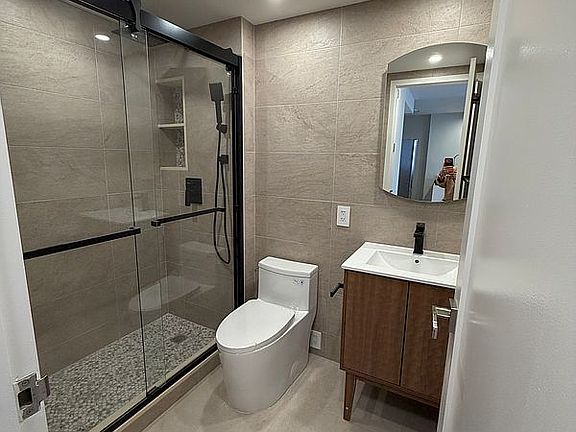 2nd image of 1 Irving Pl APT P8c