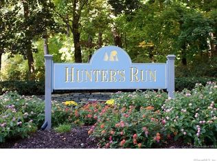 5 Farmstead Ln UNIT 5, Avon, CT 06001