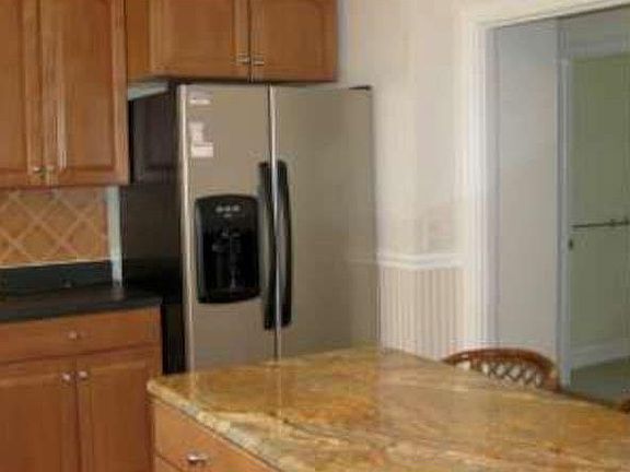 4th image of 255 Garden Cir S