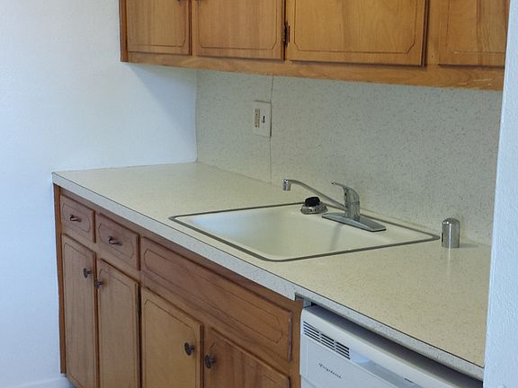 Kitchen with dishwasher