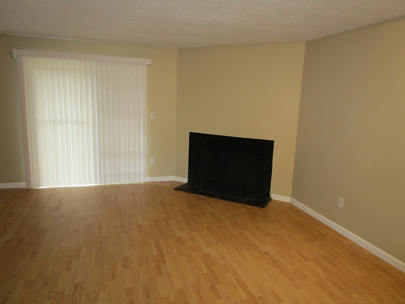 2 bed, 775 sqft, $1,565 — Photo 4