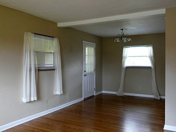 4th image of 612 Highland View Dr