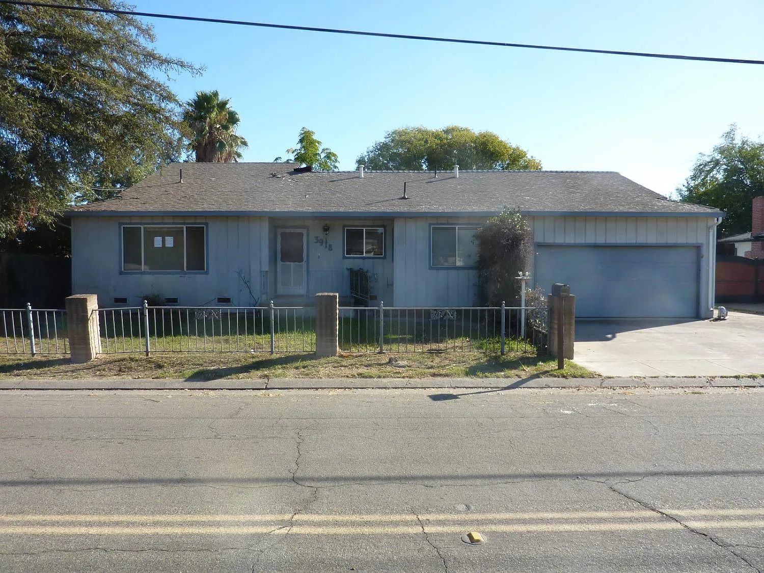 3918 E 4th St photo 1