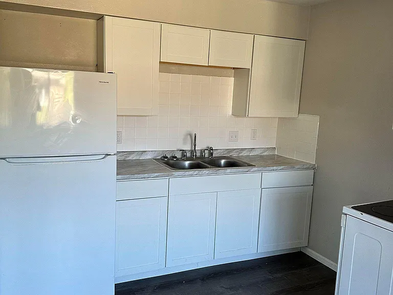 2624 Eastview Dr #6 — Photo 1