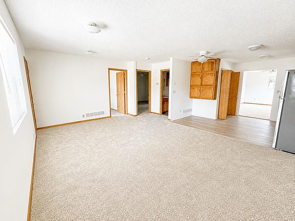 4th image of 6 Sandy Point Dr