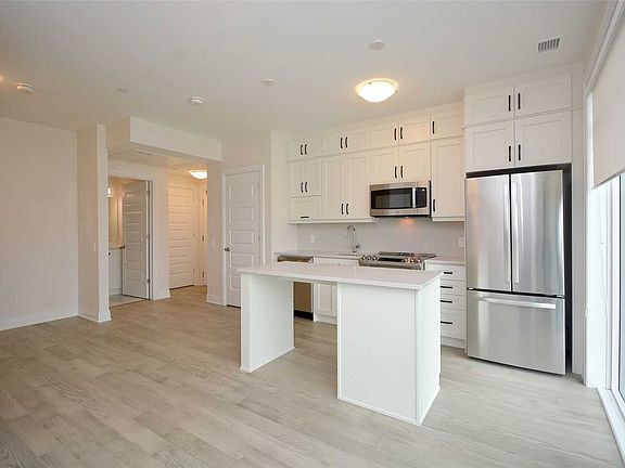 4th image of 95 Dundas St W #301