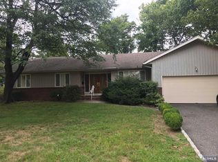 16 Priscilla Ln, Englewood Cliffs, NJ 07632