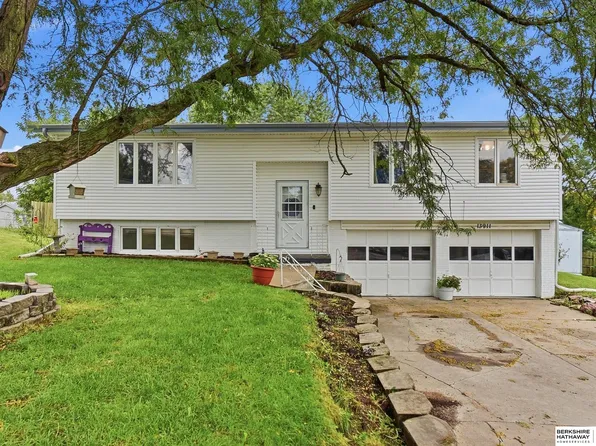 13911 Lisa Cir, Omaha, NE 68138