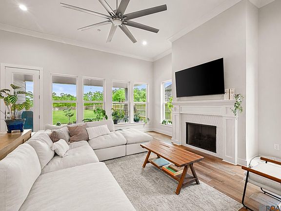 4th image of 10239 Oak Colony Blvd