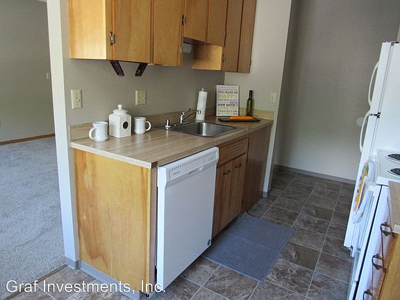 3rd image of 1201 River Dr APT 17
