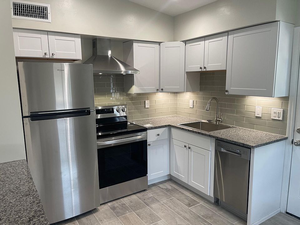 New kitchen, Overhead Fan, Disposal, Dishwasher