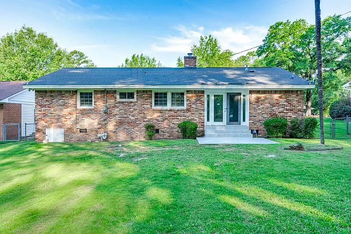2532 Parkwood Dr — Photo 5