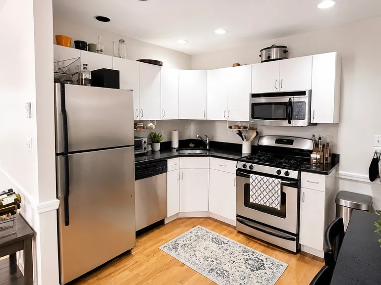 389 W Broadway #3 — Photo 1