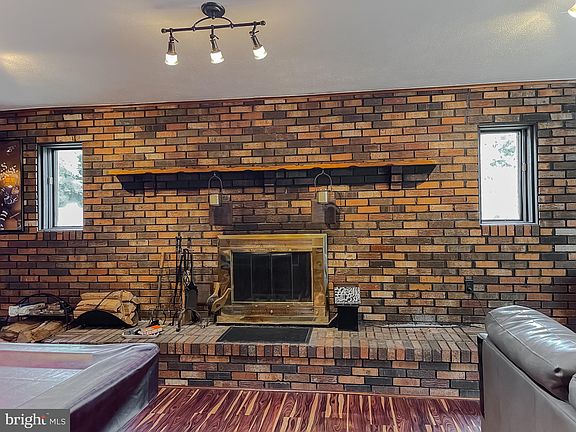 5th image of 21338 Lynn Dr