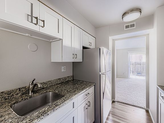 12148 Melody Dr Building 6 unit 108 - Web Quality - 006 - 09 Kitchen_08122025