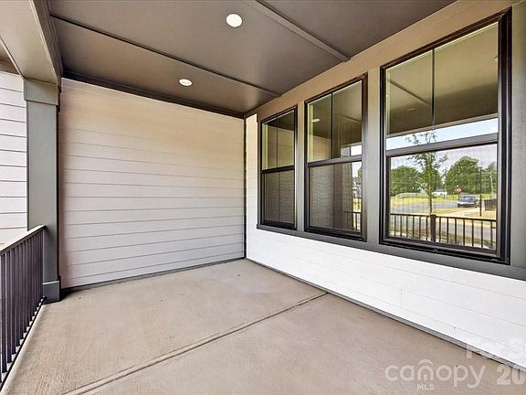 3rd image of 79 Seven Oaks Lndg