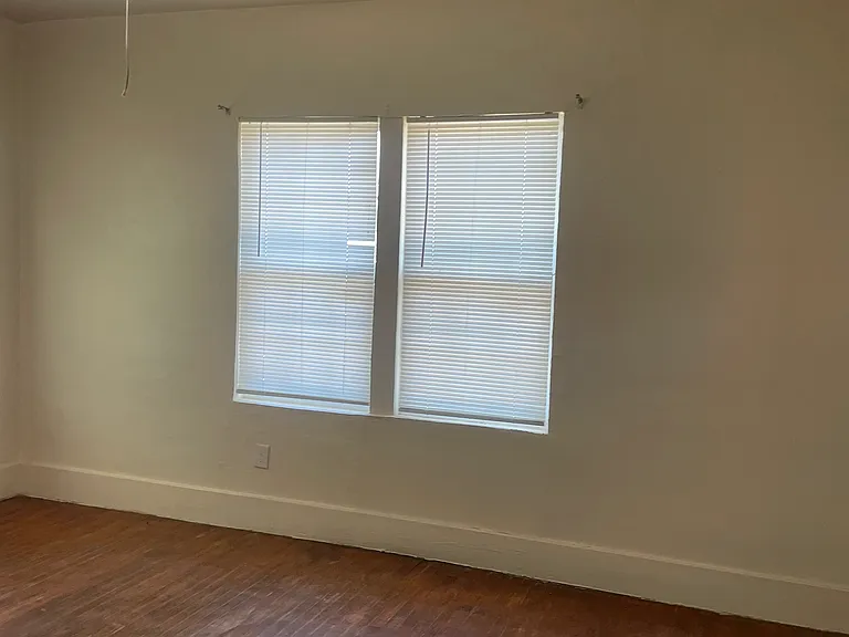 525 SW 27th St — Photo 12