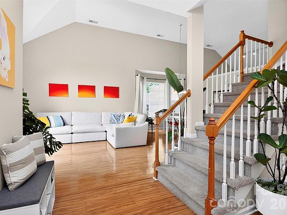 5th image of 3600 Briarthorne Dr