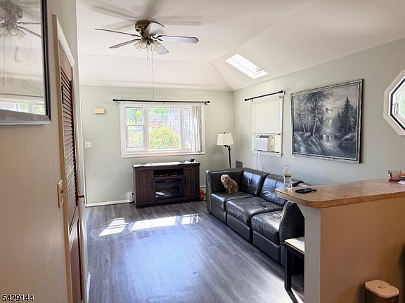 5th image of 44 Salem Pl