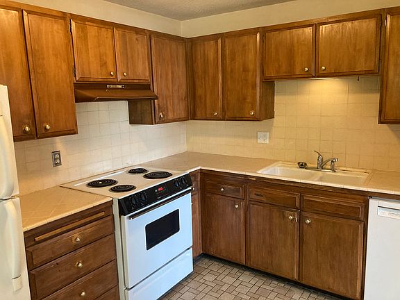 3rd image of 6515 4th Ave NE APT 3
