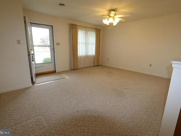 4th image of 219 Winding Oak Dr