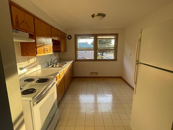 2nd image of 6073 S Lake Dr #2