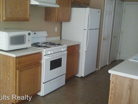 3rd image of 8049 Farthings Hill Dr