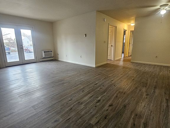4th image of 305 Thomas Dr APT 4