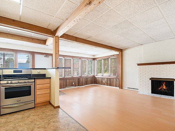 3rd image of 3321 Mishawaka Ave