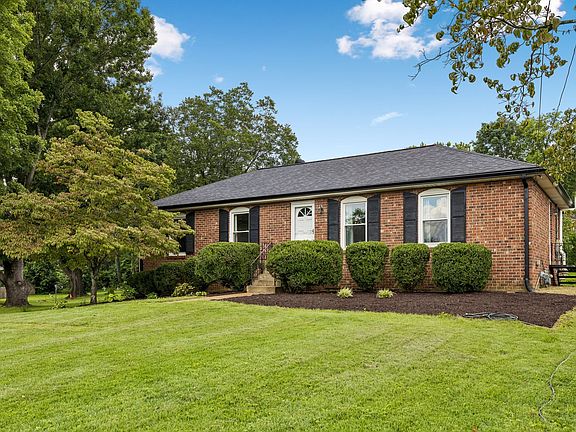 3rd image of 569 McMurray Dr