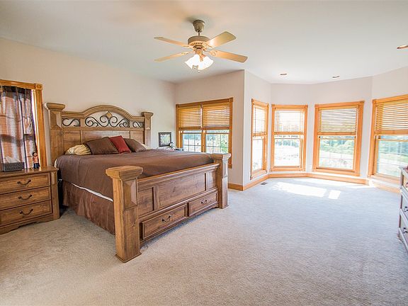 3rd image of 412 Ables Mountain Ln