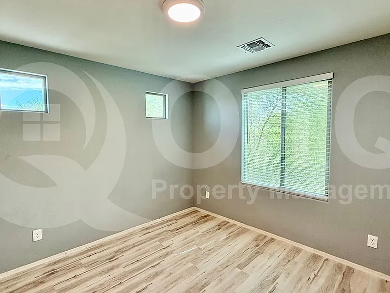 10204 W Lawrence Ln — Photo 19