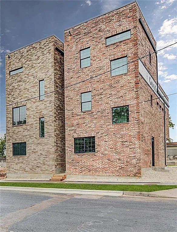 Building Photo - 806 E Lydia St