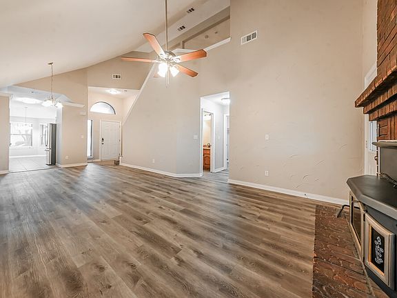 4th image of 918 Simon Dr