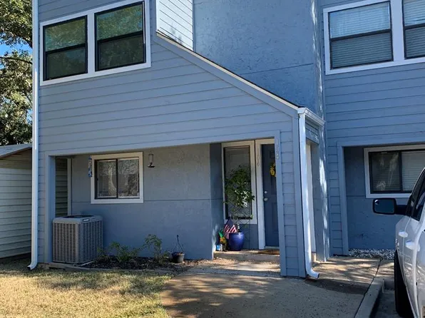 209 Forest Hls APT 104, Rockport, TX 78382