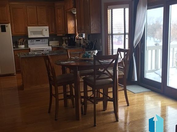 3rd image of 909 E Fawn Ct